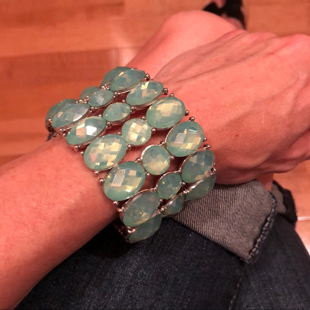 Green Faceted Resin Stone Bracelet - Picture 2 of 4